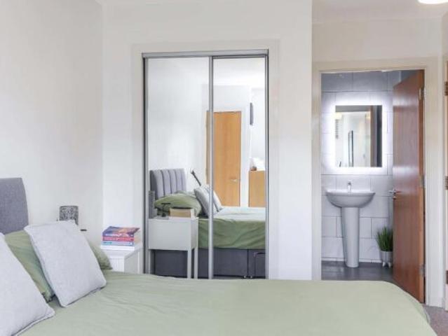 Flat for sale in Dennistoun, Scotland