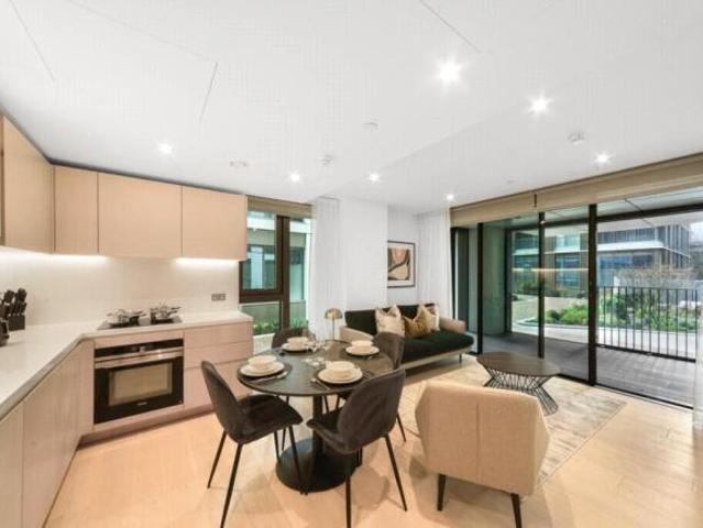 Flat for sale in Battersea, Greater London