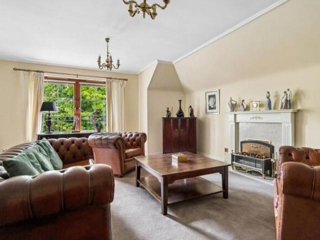 Flat for sale in Bearsden, Scotland
