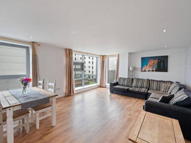 Flat for sale in Newhaven, Scotland