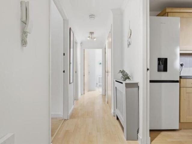 Flat for sale in Partick, Scotland