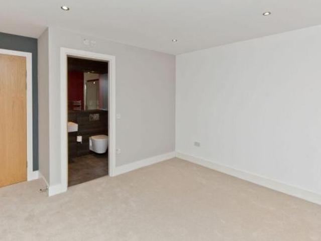 Flat for sale in Fountainbridge, Scotland