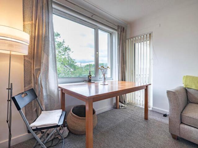 Flat for sale in Sandyhills, Scotland