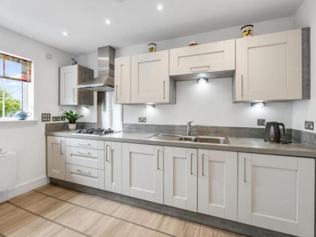 Flat for sale in Bearsden, Scotland