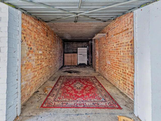 Flat for sale in Guildford, Surrey