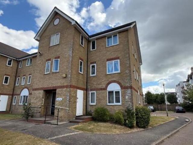 Flat for sale in Alton Barnes