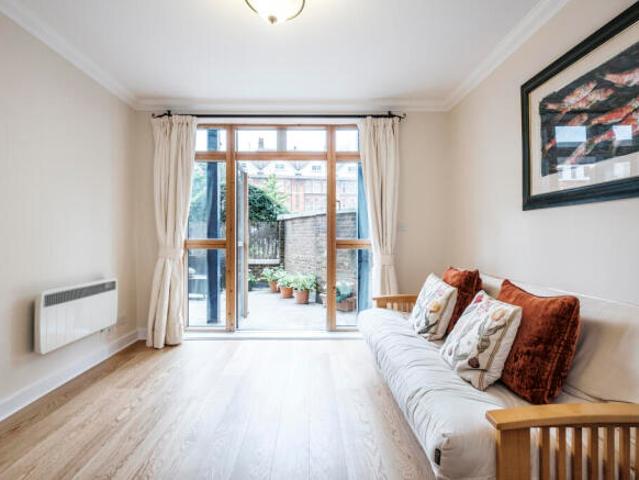 Flat for sale in Cat Hill