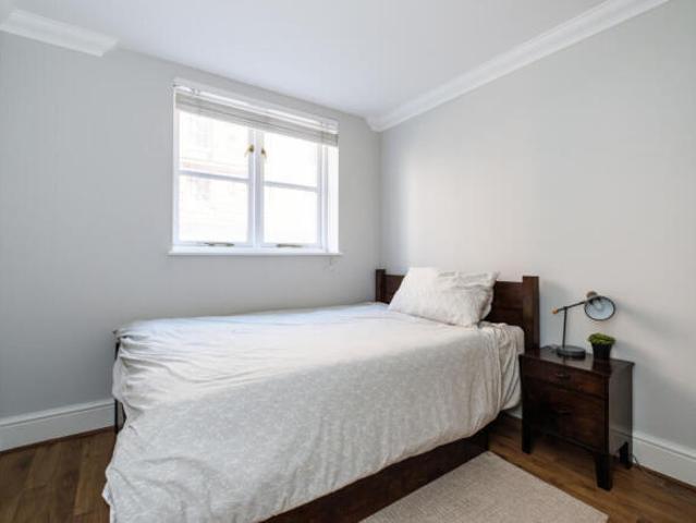 Flat for sale in Cat Hill