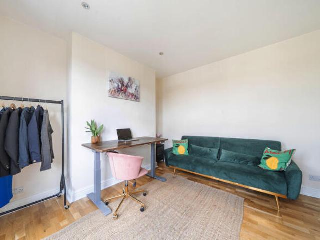 Flat for sale in Royal Borough of Greenwich, Greater London