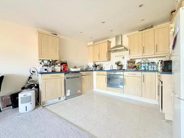 Flat for sale in Luton