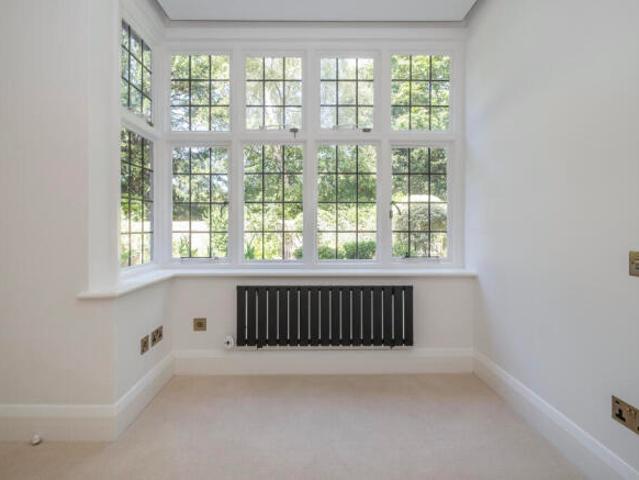 Flat for sale in South Lane, West Yorkshire