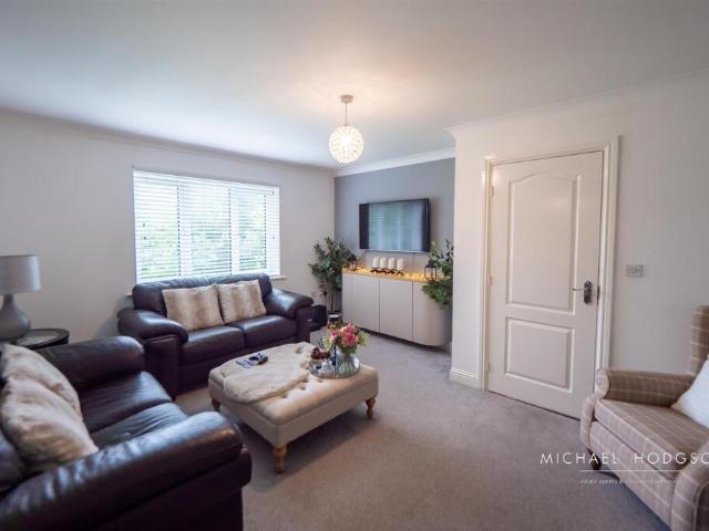 Flat for sale in Barnes