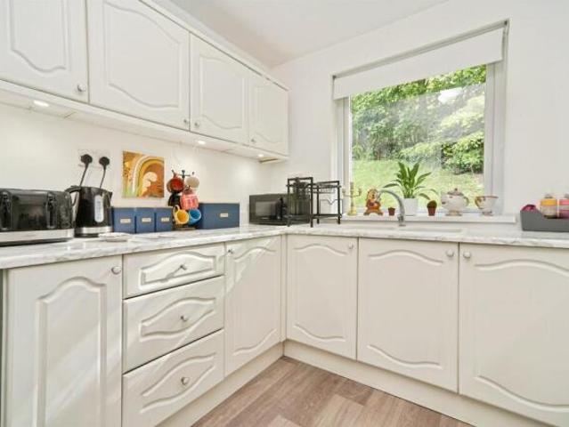 Flat for sale in Frizinghall, West Yorkshire
