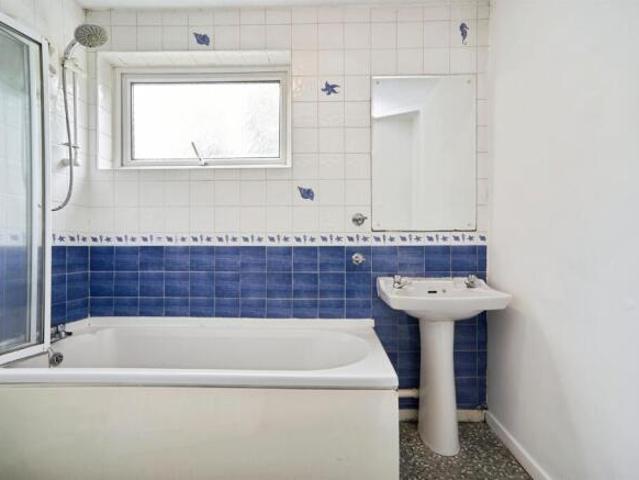 Flat for sale in Frizinghall, West Yorkshire