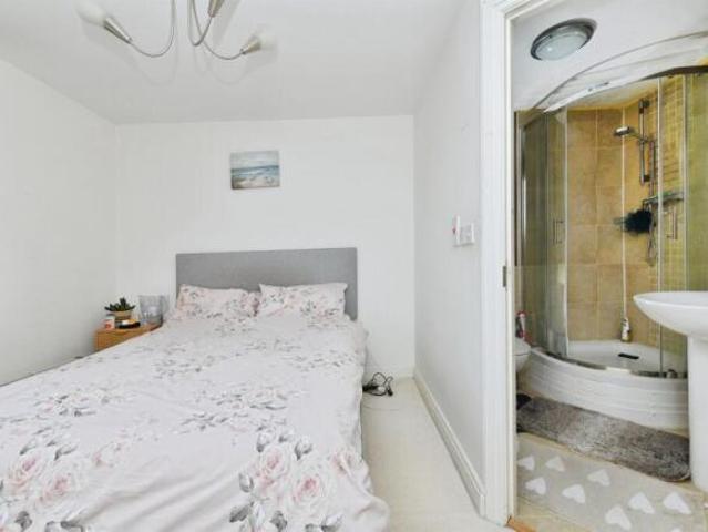 Flat for sale in Mount Wise