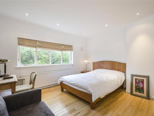 Flat for sale in Cat Hill