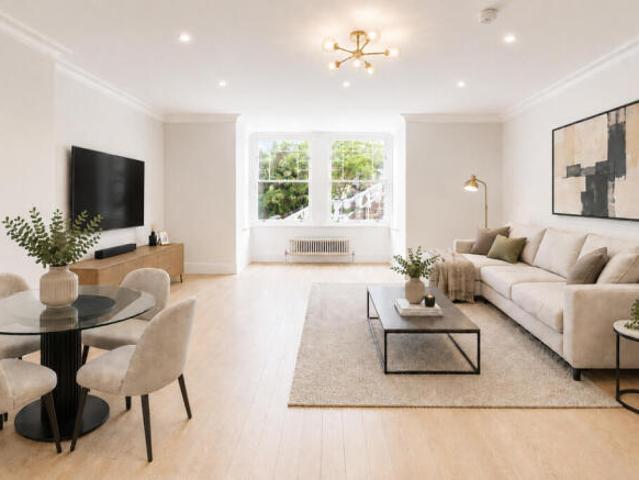 Flat for sale in Frognal, Greater London