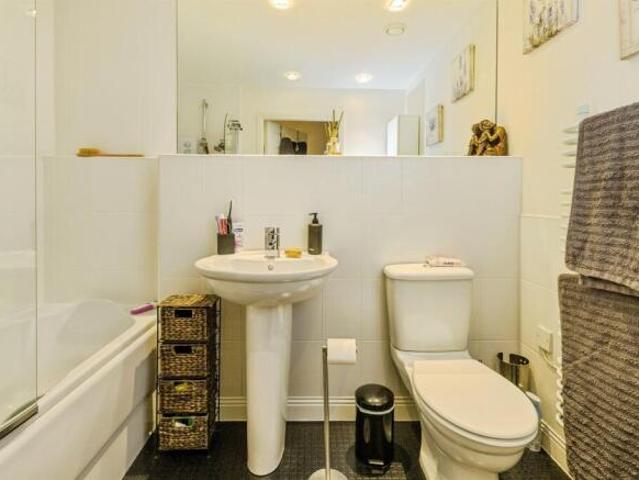 Flat for sale in Ermine West, Brayford
