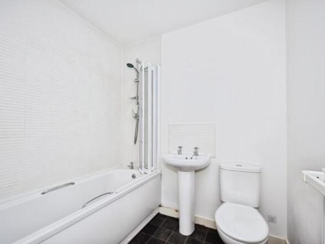 Flat for sale in Midway, Kent