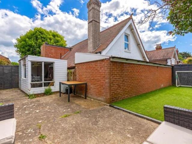 Flat for sale in Worthing, West Sussex