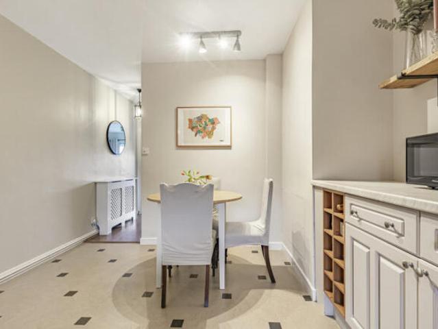 Flat for sale in Cat Hill