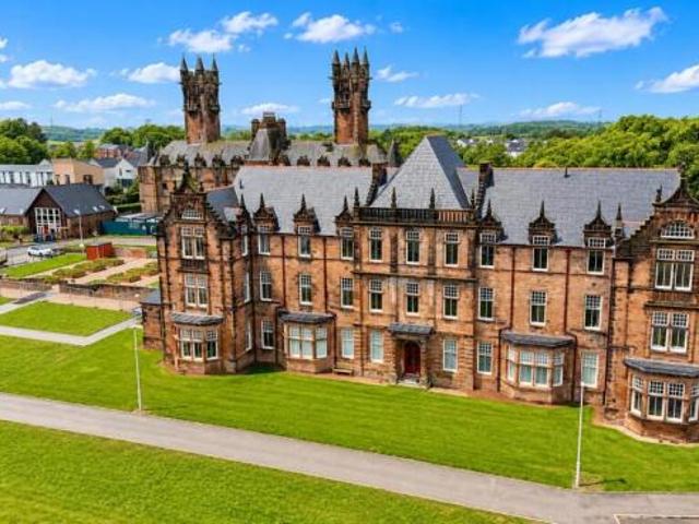 Flat for sale in Gartloch, Scotland