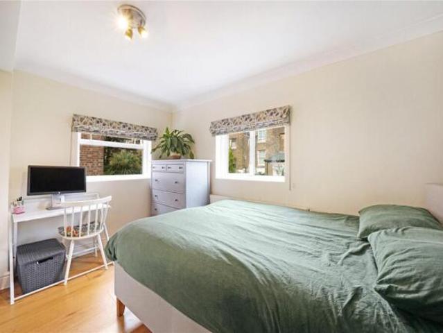Flat for sale in Cat Hill