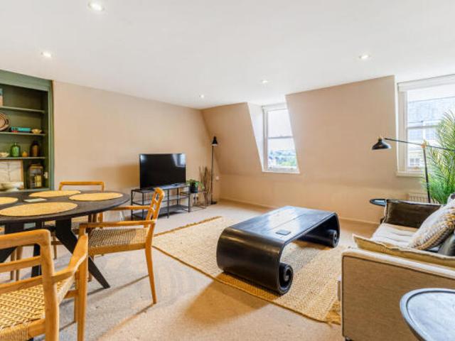 Flat for sale in Bath, West of England