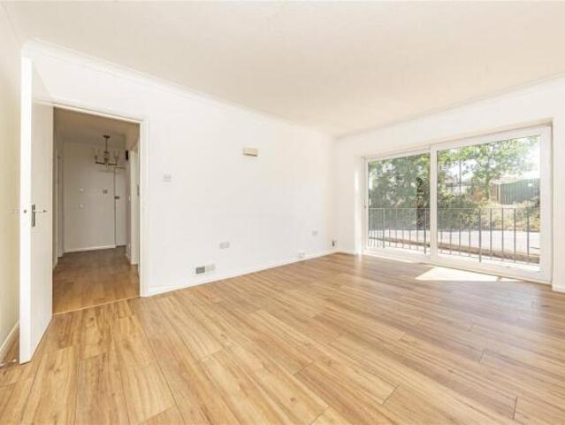 Flat for sale in New Malden, Greater London