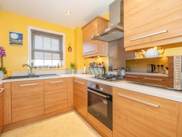 Flat for sale in The Bridge, Kent