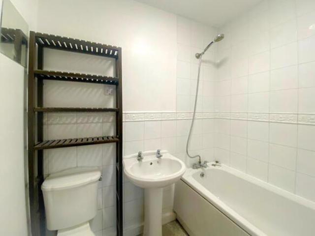 Flat for sale in North Watford, Hertfordshire