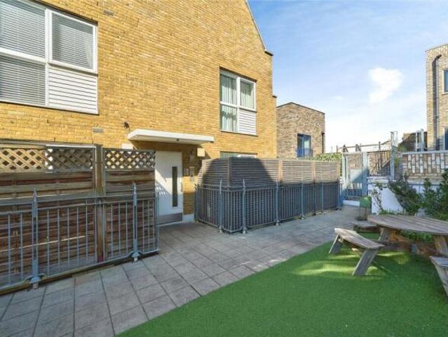 Flat for sale in Cat Hill
