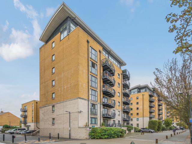 Flat for sale in Cat Hill