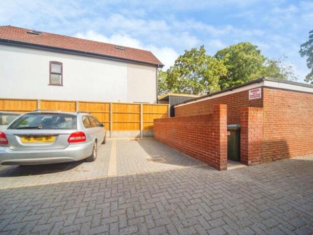 Flat for sale in Chilworth Old Village, Test Valley