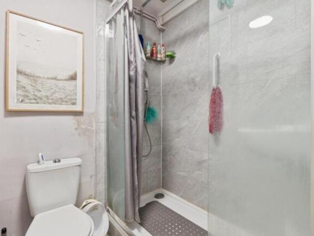 Flat for sale in Cat Hill