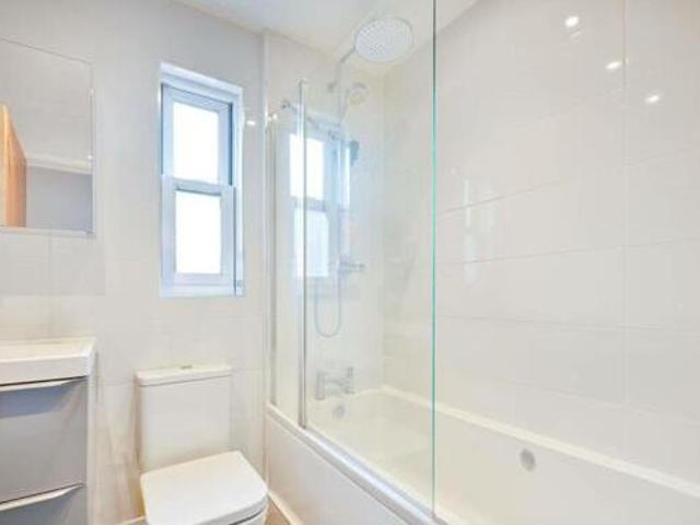 House for sale in Fole, Surrey