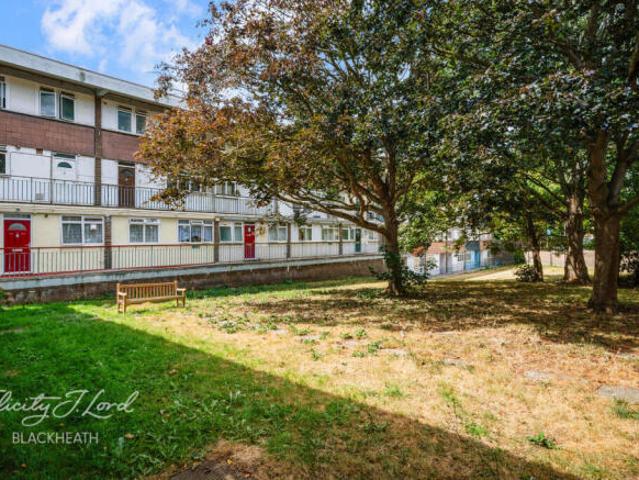 Flat for sale in Woolwich, Greater London