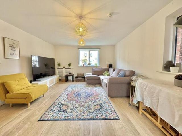 Flat for sale in Nangreaves, Wales
