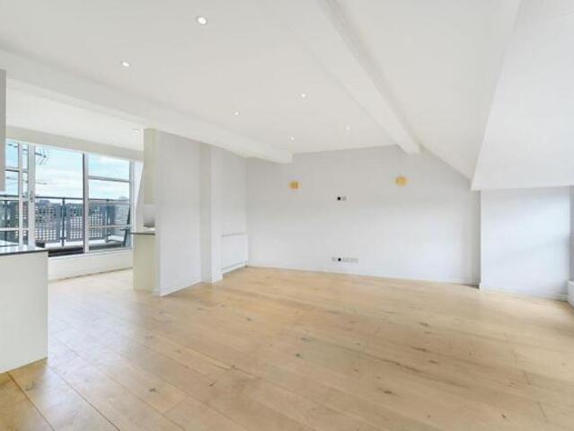 Flat for sale in Kentish Town, Greater London