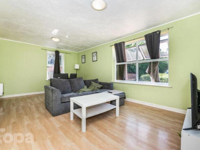 Flat for sale in Monks Orchard, Kent