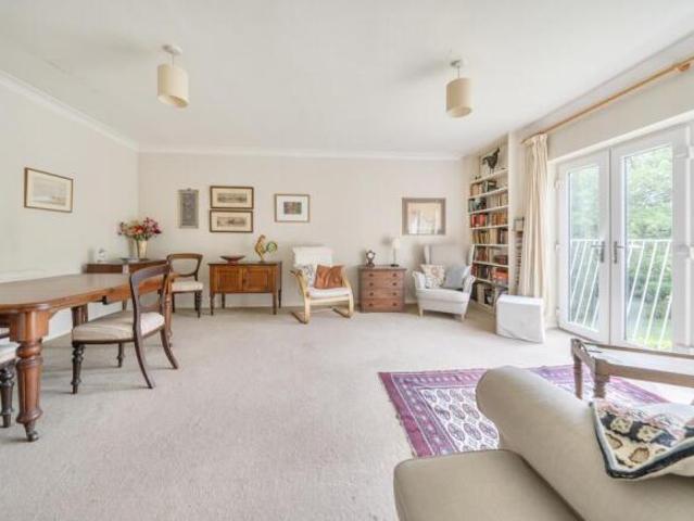 Flat for sale in South Lane, West Yorkshire