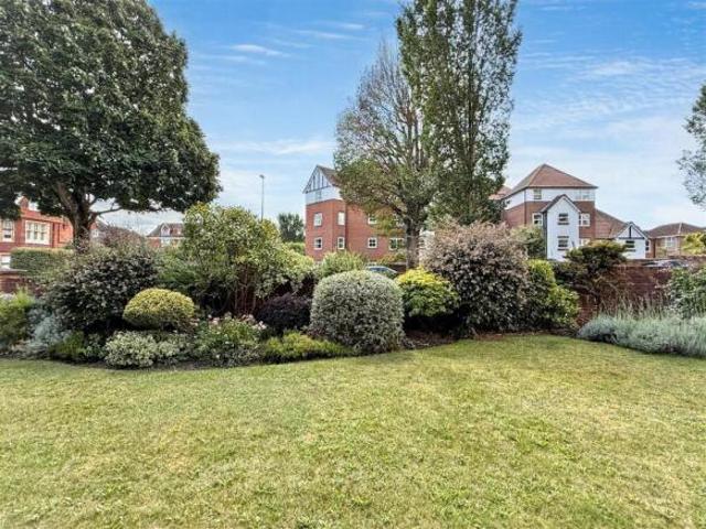 Flat for sale in Eastbourne, East Sussex