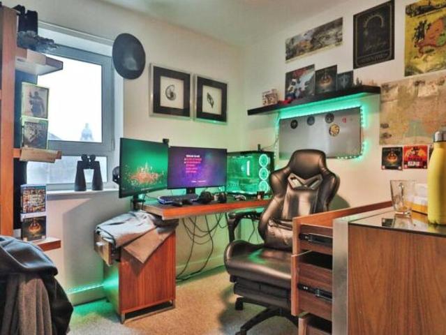 Flat for sale in West Yorkshire