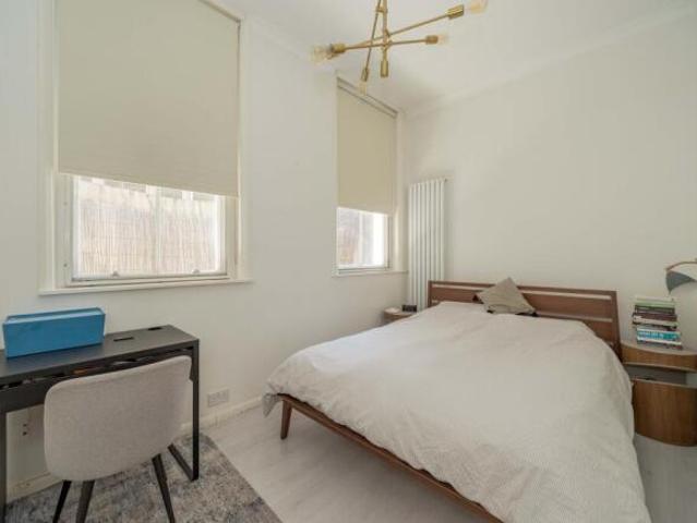 Flat for sale in Cat Hill, England