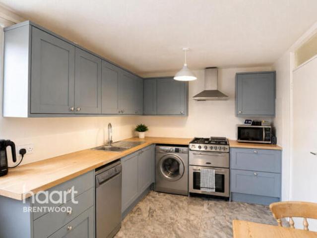 Flat for sale in South Weald, Brentwood