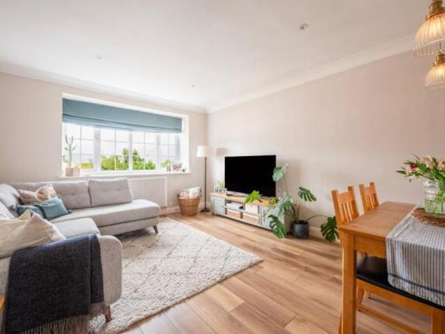 Flat for sale in Westborough, Surrey