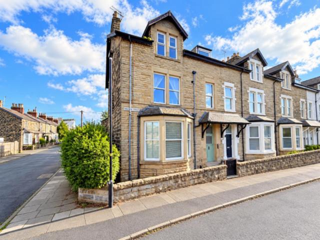 Flat for sale in High Harrogate, Harrogate