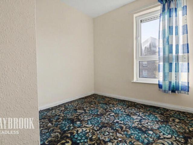 Flat for sale in Norfolk Park, South Yorkshire