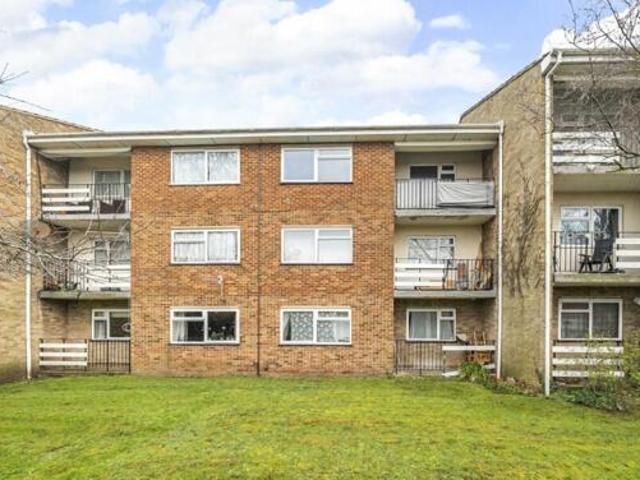 House for sale in Abbotswood, Guildford