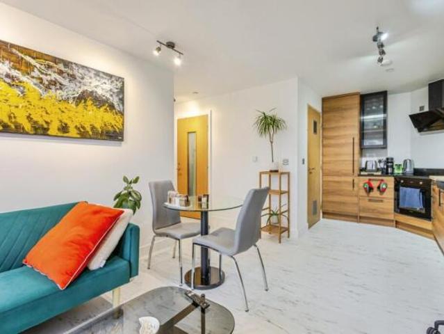 Flat for sale in Northampton, Northamptonshire
